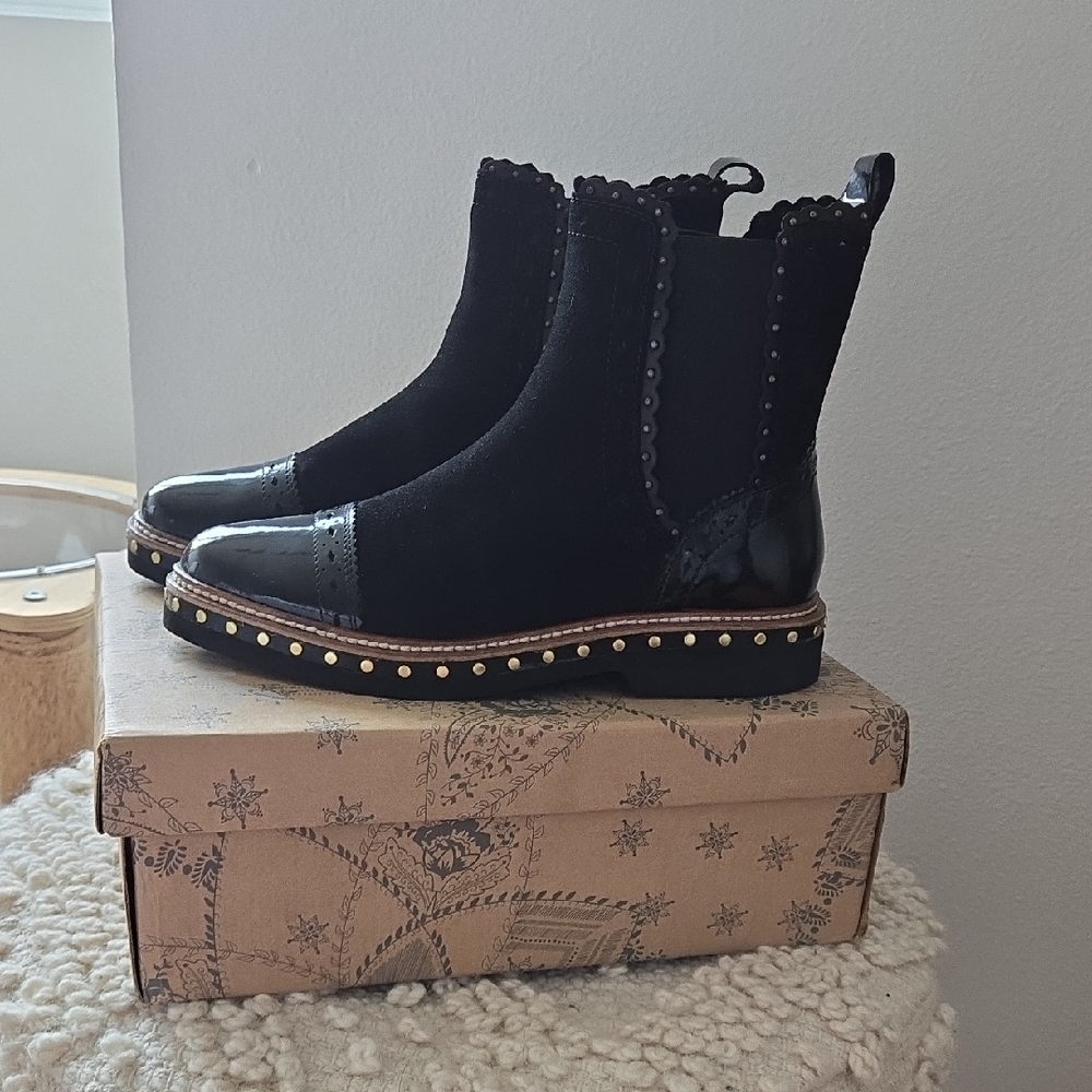 Free People Atlas Chelsea black Studded Ankle Boots size 7.5